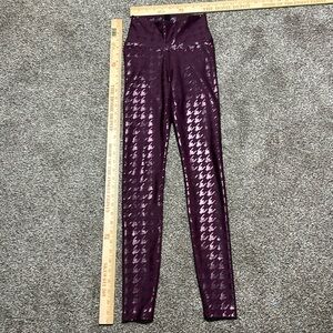 Peloton show up houndstooth XS leggings maroon shine shimmer. NWOT pristine.